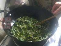 妈妈做的香椿炒鸡蛋做法图解7)