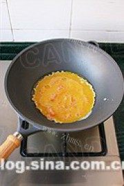 美味的北极虾炒蛋做法图解3)