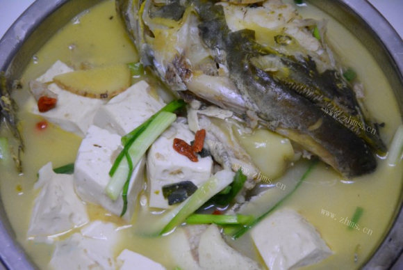 五味俱全的鱼头豆腐汤