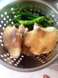 家常菜平菇炒肉做法图解1)