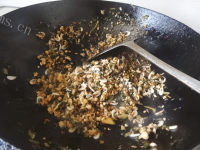 美味咸菜虾米包做法图解8)