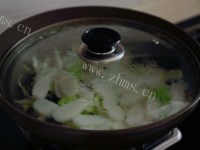 自制白菜肉丝炒年糕做法图解7)