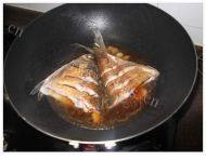 热腾腾的红烧鳊鱼的做法图解六