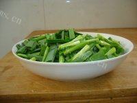 家常菜韭菜炒豆腐干做法图解2)