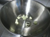 家常菜炒菜花做法图解2)
