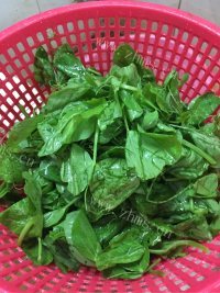 混搭的荷兰豆苗肉片汤做法图解1)