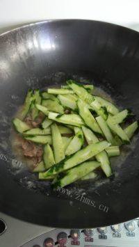 家常菜青瓜炒肉片做法图解5)