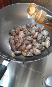 美味的炒花蛤做法图解6)