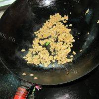 家常菜萝卜干煎蛋做法图解4)