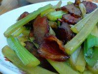 家常菜芹菜炒腊肉