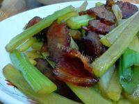 家常菜芹菜炒腊肉