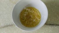 自制火腿花卷做法图解2)