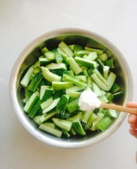 清爽酱油小黄瓜做法图解4)