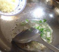 家常菜肉末烧茄子做法图解9)