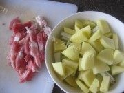 家常菜土豆芸豆炖排骨做法图解1)