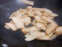 家常菜鸡腿菇炒肉片做法图解7)