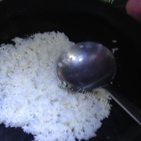 美味的黄金蛋炒饭做法图解5)