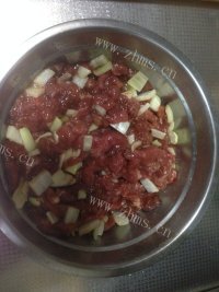 美味的牛肉柿子焖面做法图解1)