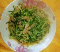 家常菜肉丝炒蒜苗
