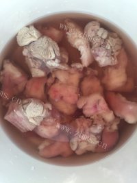 营养的白砂糖米酒酿猪蹄做法图解6)