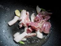色香味俱全的白菜猪肉炖粉条做法图解5)