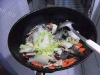 美美厨房之里脊鲜蘑白菜片的做法图解十