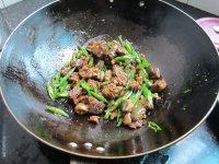很有食欲的青椒炒羊肉做法图解8)