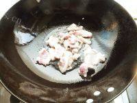 自制肉片焖豆角做法图解3)
