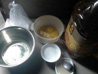 诱人的肉松沙拉酱蛋糕卷做法图解1)