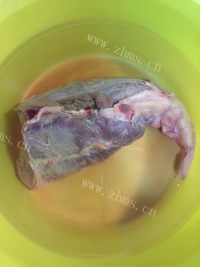美味的番茄牛肉汤做法图解3)