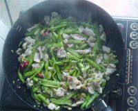 特色美食-四季豆炒肉做法图解13)