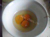 家常菜辣椒煎蛋做法图解2)