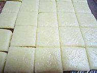 口感极佳的牛奶方块饼干做法图解9)