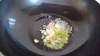 珍馐美味的海兔炒韭菜做法图解2)