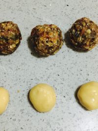香气浓郁的传统五仁月饼做法图解9)