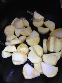 美味的土豆烧牛肉做法图解6)