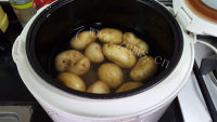 诱人的烤土豆做法图解2)