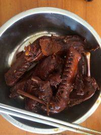 美味的卤鸭翅