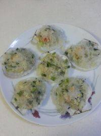 有趣的蒜蓉粉丝蒸扇贝