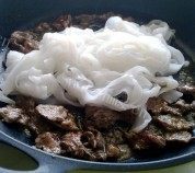 家常干炒牛河做法图解3)