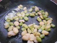 一个人的蚕豆炒鸡蛋做法图解7)