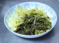家常菜酸菜炒肉做法图解2)