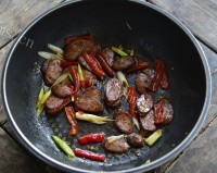 家常菜荷兰豆炒腊味做法图解8)