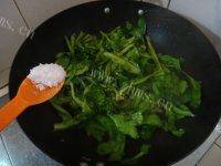 简单的蒜香茼蒿做法图解4)