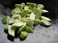 味道鲜美的肉片炒丝瓜做法图解9)
