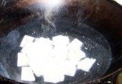 美味的白菜豆腐鱼丸汤做法图解2)