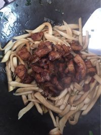 家常菜杏鲍菇炒五花肉