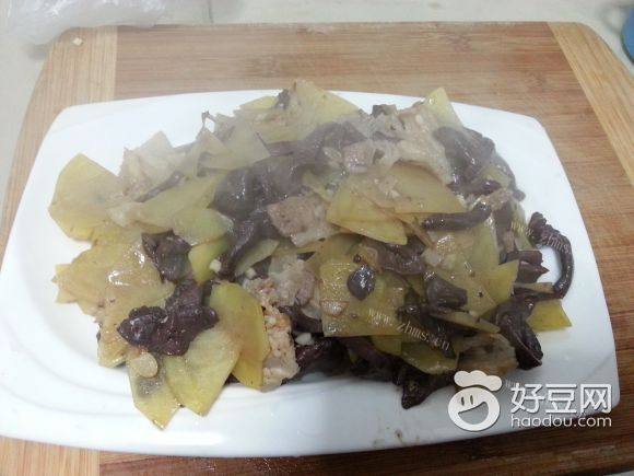红蘑土豆片