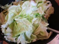美味营养的手撕包菜做法图解3)