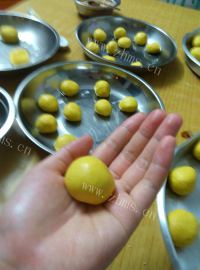 好吃的南瓜豆沙团子做法图解11)